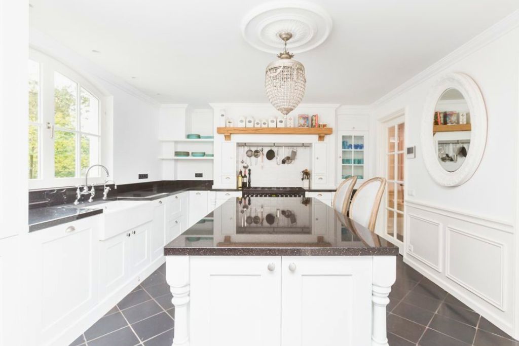 Voorbeeld van een interieur (keuken) vlakbij Voorburg